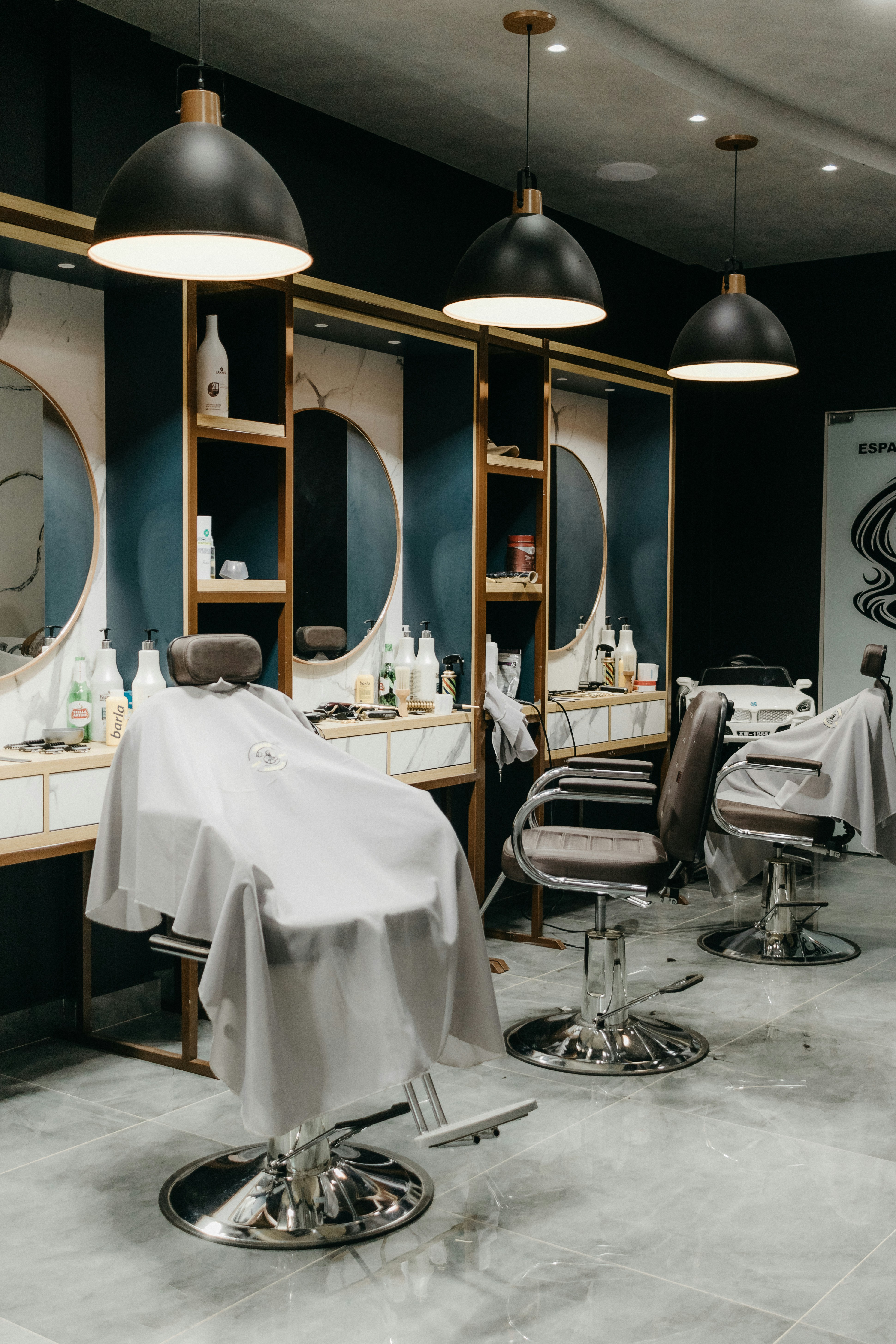 Booth Rental for Barbers: What to Know Before You Leave Your Commission Job
